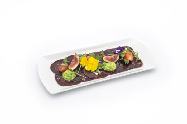Rote-Rüben-Carpaccio mit Erbsencreme, Steinpilzöl und Rucola (VEGAN)